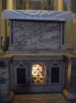 The altar and confessio at San Giorgio al Velabro
(Image source)