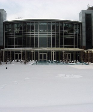 A view of the Commons Building, a pale imitation--mockery, really--of Jefferson's Rotunda.