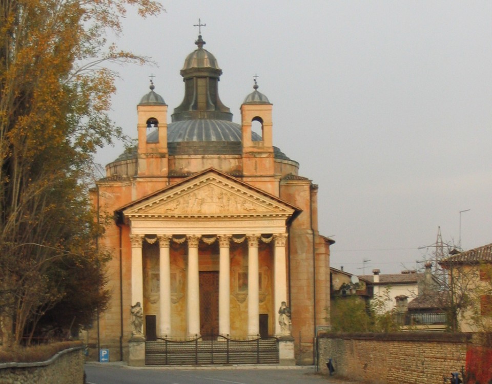 The chapel at the Villa Maser, a homage to the Pantheon, showing adaptation to circumstance.
(Image source)