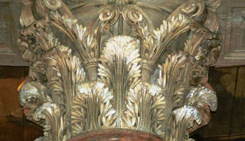 Corinthian capital from the Pantheon. Note the pronounced three-dimensionality of the individual leaves.
[Image source]